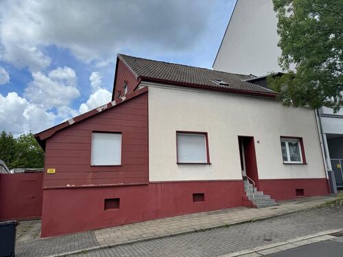 Foto - Immobilie, Wohnhaus mit großem Garten