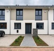 Exklusives Reihenhaus: Großzügig, modern & energieeffizient - Bad Friedrichshall