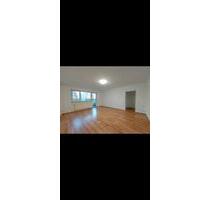 Schöne und helle 2-2-Zi-Wohnung mit Außenstellpl. & Einbauküche - Hanau Kesselstadt