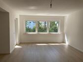 Foto - Kernsanierte 3-Zimmer-Wohnung im EG mit Balkon und Garage