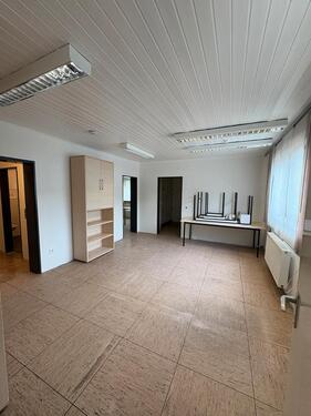Foto - Büro mit Inventar in Moers im Gewerbegebiet zu vermieten