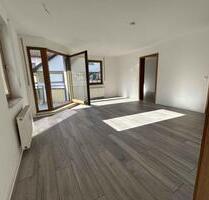 Schöne 2-Zimmer Wohnung mit Balkon, Küche und TG in Weil der Stadt. Ab 1.April zur Miete frei !