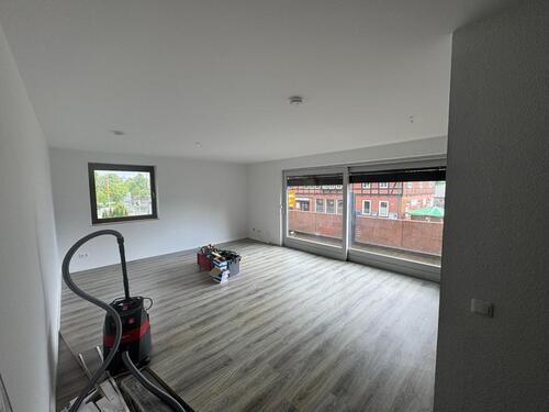 Foto - Frisch renovierte, helle 3-Zimmer-Wohnung mit Balkon – 92 m²