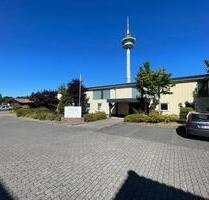 GROSSE HELLE RÄUME BZW. HALLEN IN DER RUNGHOLT STR. 7A - Heide
