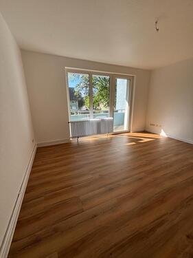 Foto - WG Zimmer + frisch renoviert + Küche + Balkon + zentrale Lage