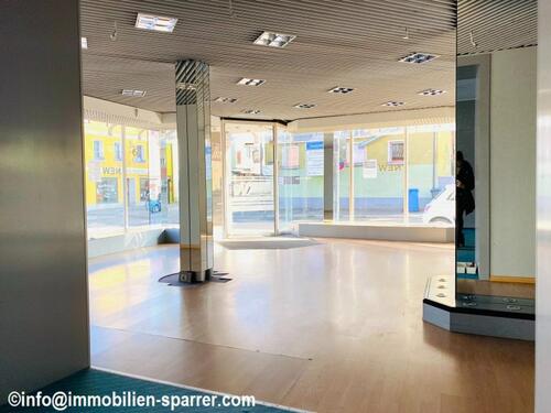 Foto - Modernes Ladengeschäft in Neustadt a. d. Waldnaab