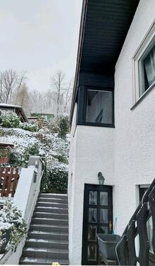 Foto - Zweifamilienhaus mit großem Garten und zwei Garagen