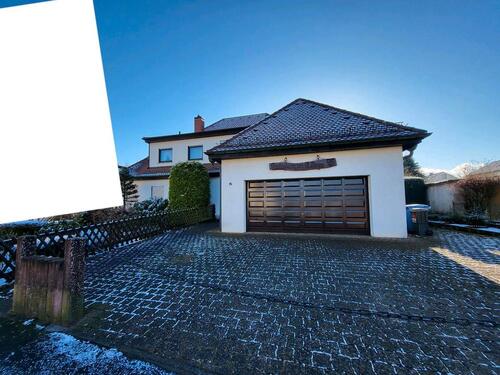 Foto - Freistehendes Einfamilienhaus auf großem Grundstück