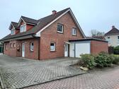 Foto - DHH, 4 Zimmer, Küche, Bad, Garage, Terrasse mit Rasen