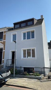 Foto - Modernisierte 3-Zimmer-Wohnung mit Einbauküche und Garage