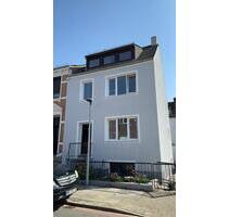 Modernisierte 3-Zimmer-Wohnung mit Einbauküche und Garage - Bremen Häfen