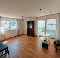 4-Zimmer-Wohnung mit Balkon, Aufzug Wintergarten und Tiefgarage - Esslingen am Neckar Hegensberg