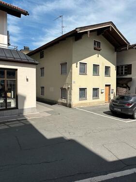 Foto - Freistehendes renovierungsbedürftig Stadthaus mitten in Miesbach.