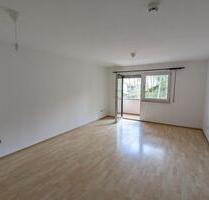 Ruhige, großzügige 1-Zimmer-Wohnung mit Balkon und EBK in Passau