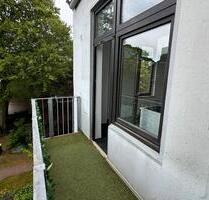 Helle Altbauwohnung mit groß. Räumen und Balkon in Bremerhaven