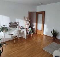 Helle 1-Zimmer-Wohnung, Baujahr 1971, 36,5 qm, inklusive Kellerab - Rosenheim Aising