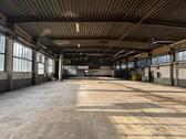 Foto - Fahrzeugabstellplätze, Gewerbliche Lagerfläche, Schrauber Halle