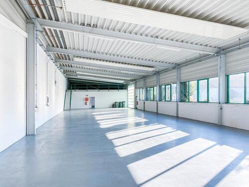Foto - Moderne Bürofläche mit Halle - 4.344,00&nbsp;EUR Kaltmiete, ca.&nbsp; 915,00&nbsp;m&sup2;