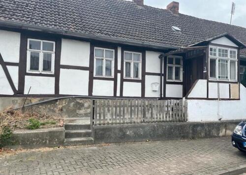 Foto - Einfamilienhaus in Hakenstedt mit großem Renovierungspotenzial