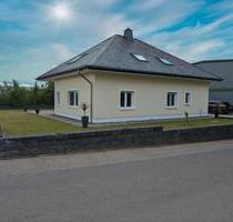 PROVISIONSFREI!! Zweifamilienhaus mit Lagerhalle - Ettringen