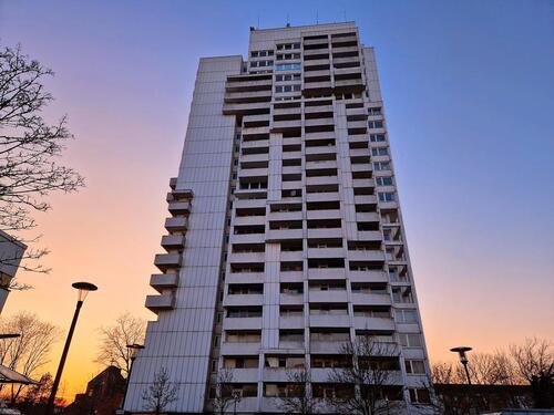 Foto - Geräumig mit Ausblick vom Balkon - 1-Zimmer-Wohnung im 'Weißen Riesen' - Mettenhof