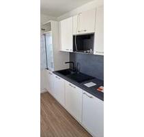 Geräumige 3 Zimmer-Wohnung mit Balkon, Einbauküche und Wintergarten - Erlensee