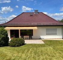 Gepflegter Walmdach Bungalow in traumhafter Feldrandlage - Weilrod