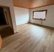 3 Zimmerwohnung, Küche, Bad und Kellerabteil - Floh-Seligenthal