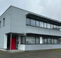 Behandlungsräume Büro - 1.700,00 EUR Kaltmiete, in Kreuztal (PLZ: 57223)
