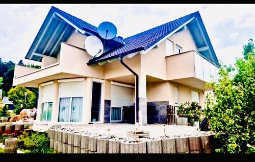 Foto - Freistehendes Einfamilienhaus mit ELW in Deißlingen-Lauffen