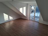 Foto - Neubau‑DG-Wohnung, 2 Zimmer, Südbalkon, KFW40, WP in Porz