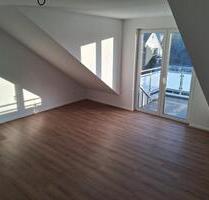 Neubau‑DG-Wohnung, 2 Zimmer, Südbalkon, KFW40, WP in Porz - Köln