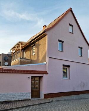 Foto - Einfamilienhaus mit Nebengebäude und Scheune
