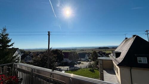 Foto - Kernsanierte 2-Zi.-DG-Wohnung mit Balkon und EBK