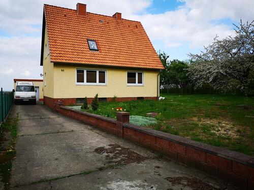 Foto - Einfamilienhaus mit Doppelgarage und Gartenhaus
