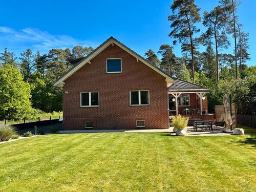 Foto - Freistehendes, großzügiges Einfamilienhaus am Wald in Wietze