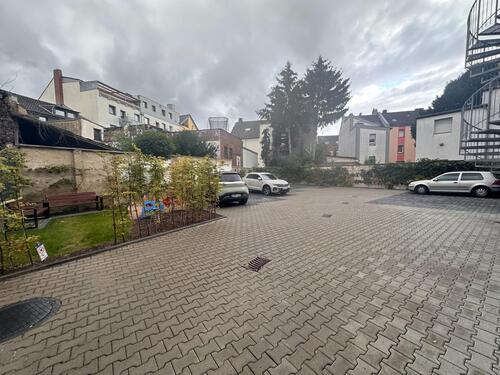 Foto - Stellplatz mit Wallbox in abgeschlossenem Hinterhof