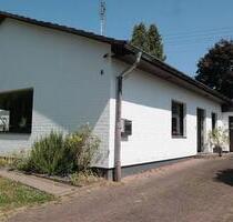 Freistehendes Haus mit tollem Garten und zwei Terrassen - Ruppichteroth
