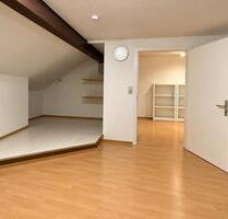 3-Zimmer-Dachgeschosswohnung – ideal für Studierende! 800€+Strom - Gießen