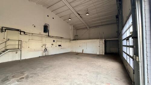 Foto - 245m² WerkstattLager Burbach – 3 Tore, Büro – 1.500 €