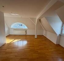 Schickes Dachgeschoss 1,5 ZKB in sanierter Stadtvilla - Marburg Biegenviertel