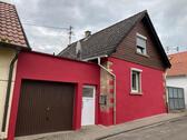 Foto - Kleines Haus mit Hof und Garten