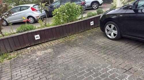 Foto - Offener ParkplatzAussenstellplatz - Hürth Efferen