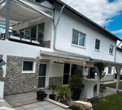 Foto - Modernes Dreifamilienhaus mit Fernblick, begehrte Lage Zornheim