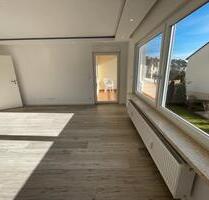 Traumhaft kernsaniert, helle 3-Zi. Wohnung + EBK, Loggia & Garage - Pattensen