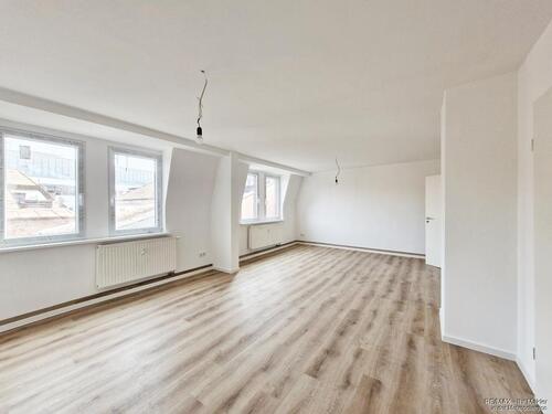 Foto - Erstbezug nach Sanierung - Große 1-Zimmer-Wohnung zentral gelegen