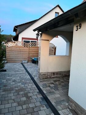 Foto - Freistehendes Einfamilienhaus mit großen Garten am Hang