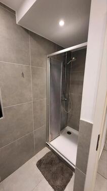 Foto - Möbliertes WG-Zimmer mit Balkon & Top Verkehrsanbindung in 4er WG