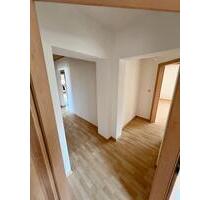 Stilvolle 4-Zimmer-Wohnung mit Balkon - Schwandorf