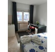 schönes helles zimmer - 300,00&nbsp;EUR Kaltmiete, ca.&nbsp; 14,00&nbsp;m&sup2; in Siegen (PLZ: 57072)